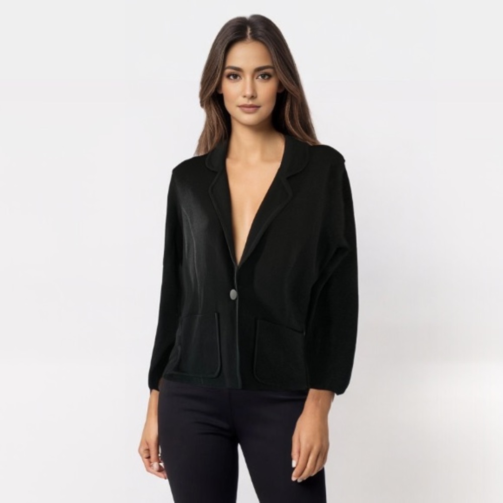 Black Women’s Tailored Single-Button Jacket